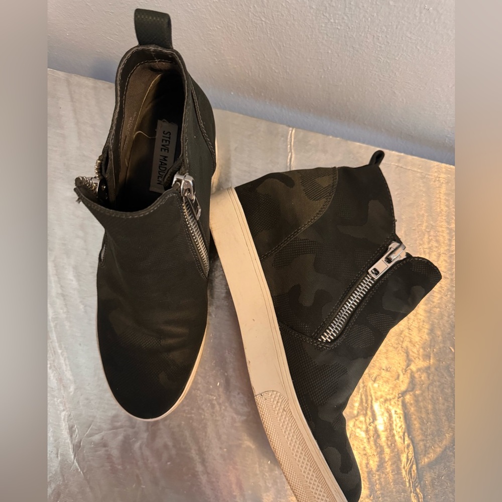 Steve Madden Camo Wedgie Sneaker - Picture 4 of 4